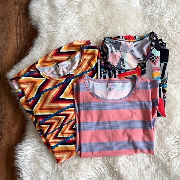 Lularoe 3 Top Bundle Gigi Irma Classic T New Small - Picture 1 of 7